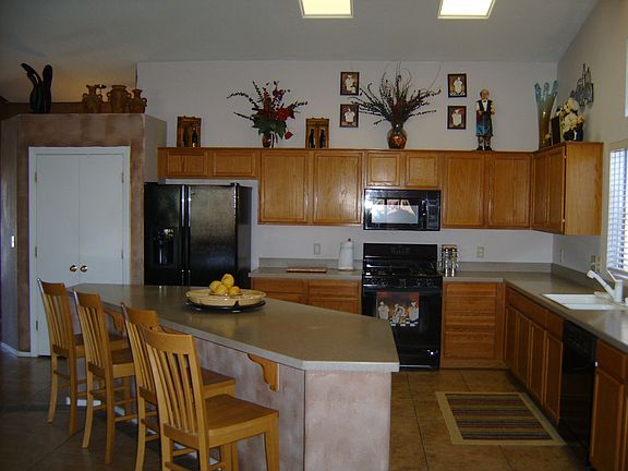 Kitchen with Breakfasr Bar