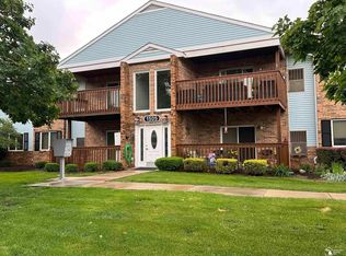 1505 Harbour Ct APT 64, Trenton, MI 48183