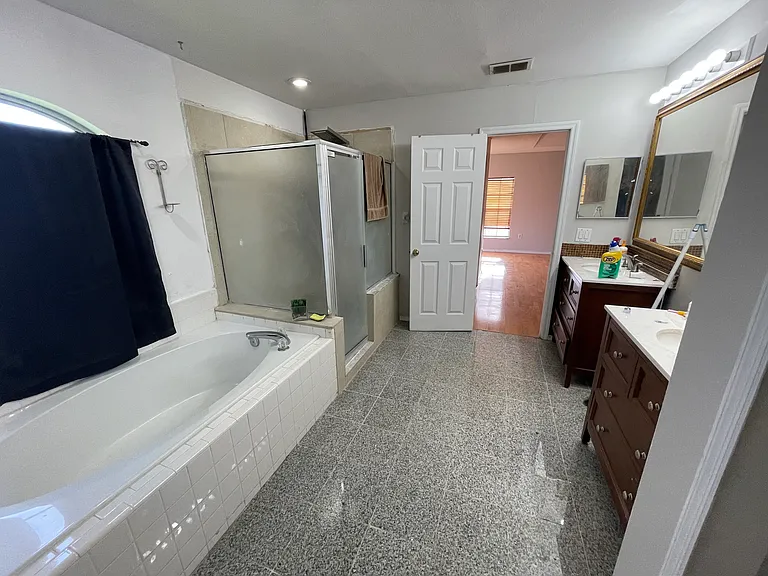 Bridgeview Cir — Photo 35