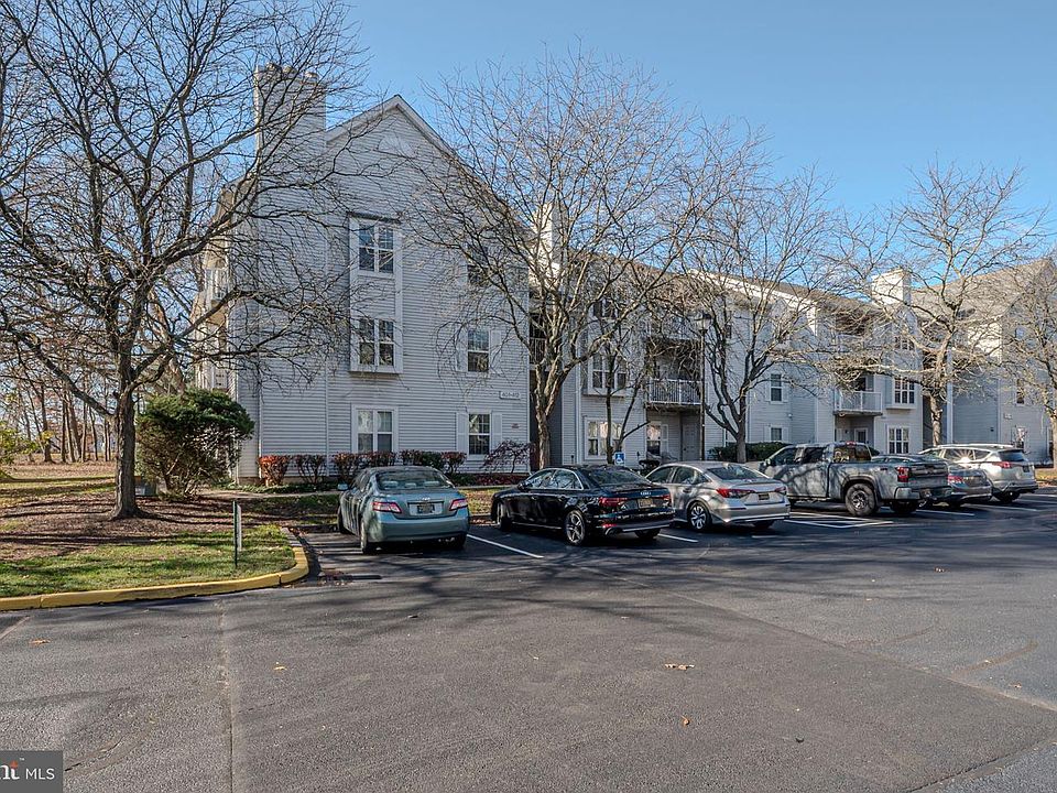 1st image of 410 Ashton Ln #410