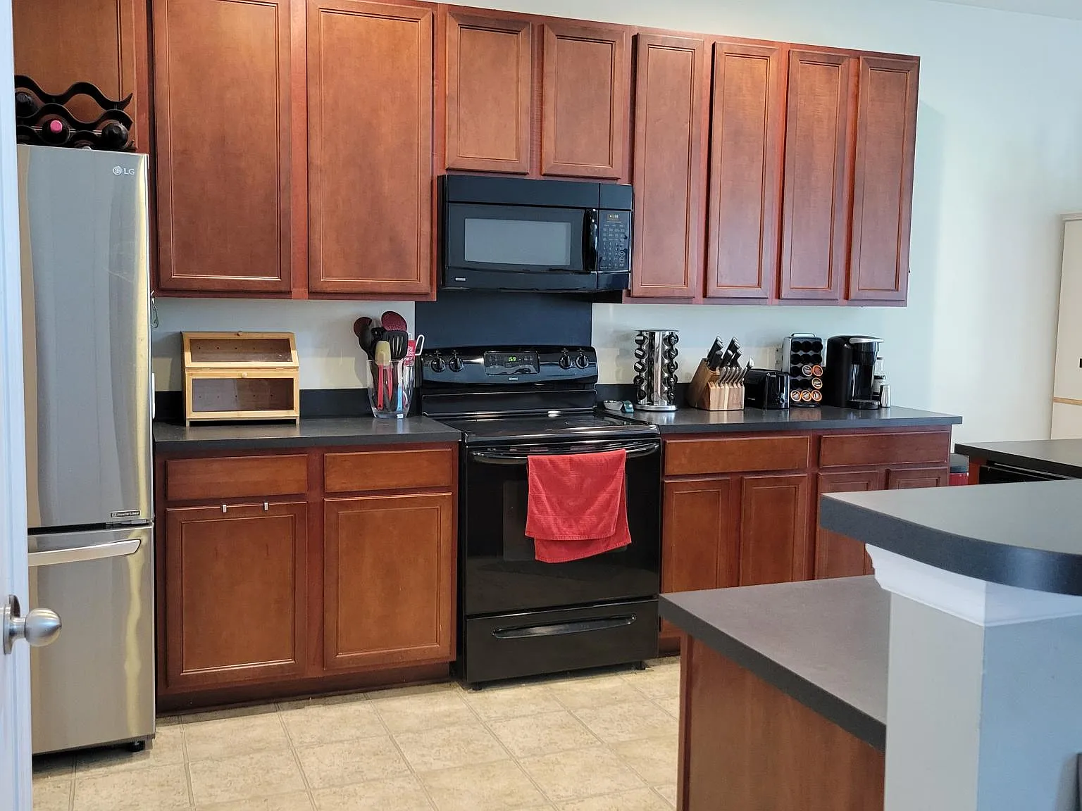 3 bed, 2.5 bath, 2204 sqft, $3,000 — Photo 3