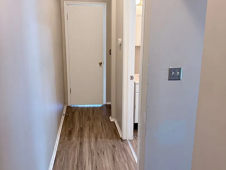 1031 Hartford St — Photo 13
