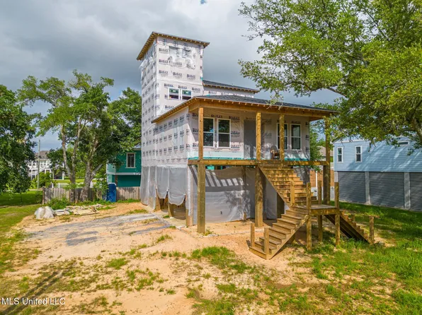 120 Beachview Dr, Pass Christian, MS 39571