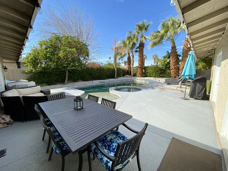 Primrose Dr — Photo 8