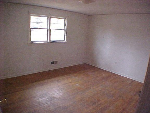 5th image of 104 Toledo Pl