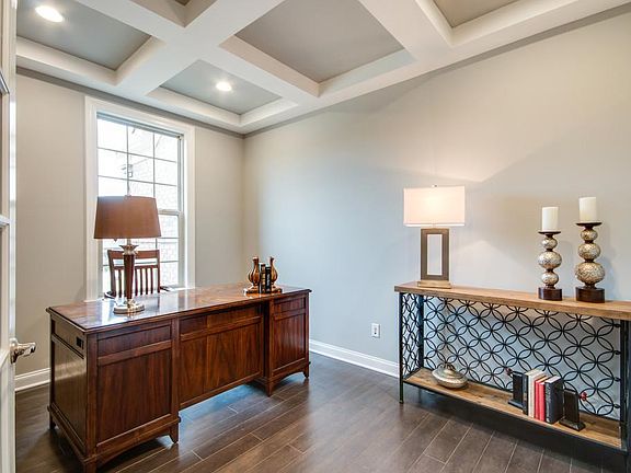 4th image of 19 Elliott Cir #94