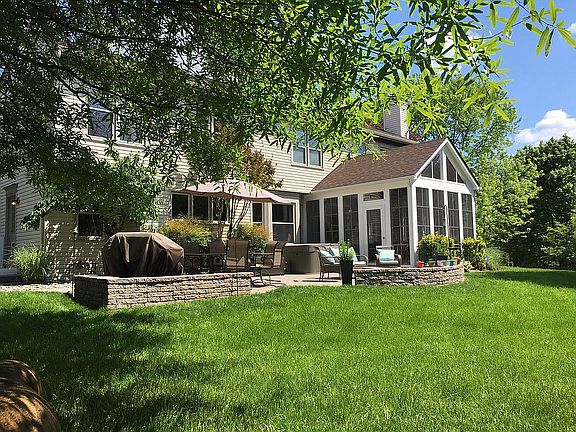 2nd image of 43887 Glenhazel Dr