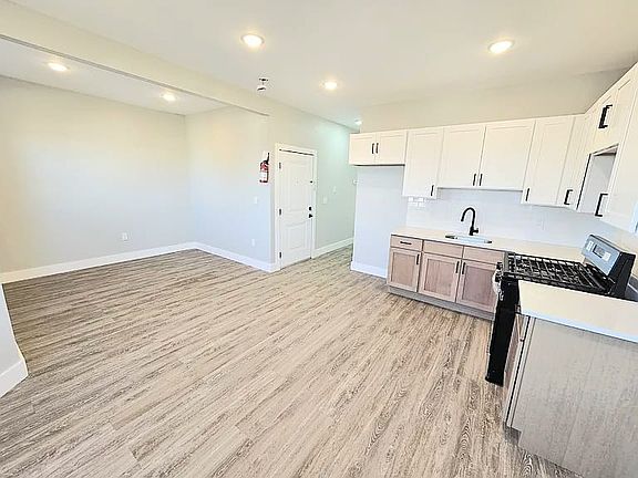 2nd image of 101 Fabyan Pl #2A