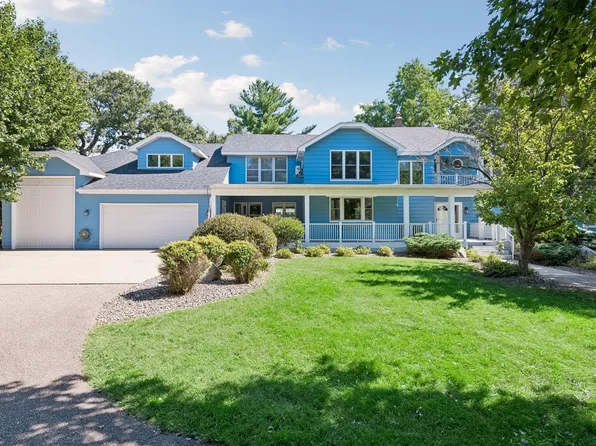 2600 W 102nd St, Bloomington, MN 55431