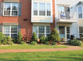 38 Cottonwood St, Jersey City, NJ 07305