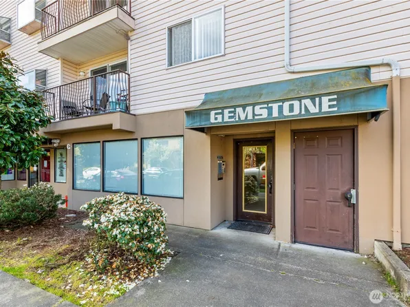 12056 15th Avenue NE #404, Seattle, WA 98125