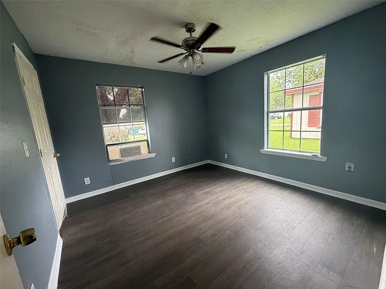 1319 Bernard St — Photo 10