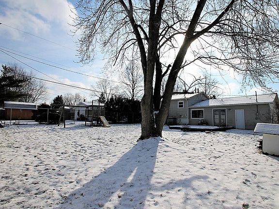 4th image of 3588 Manila Dr