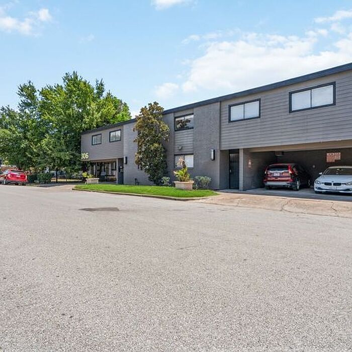 1st image of 306 Stratford St APT 12