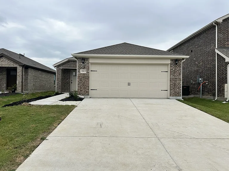 1813 Potomac Ln — Photo 1