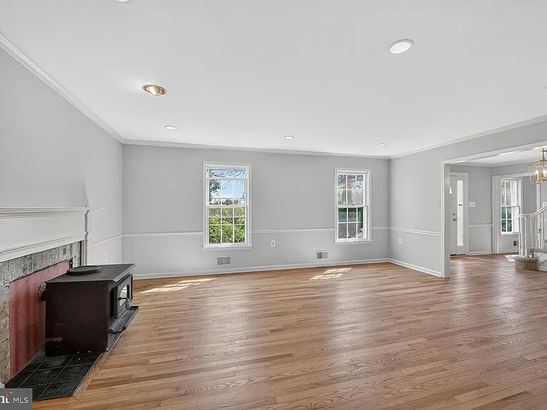 21733 Oatlands Rd — Photo 16