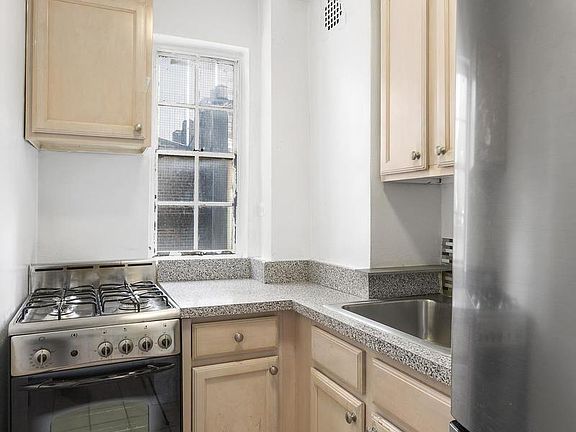 4th image of 310 W 56th St APT 10G