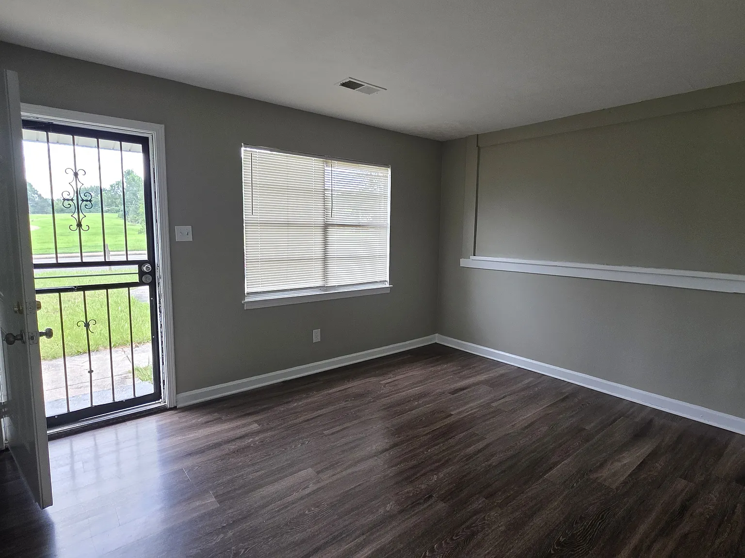 Charming 3-Bed, 1-Bath Home!! — Photo 3