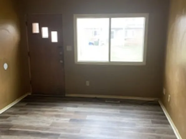 225 Miriam Dr Unit A, Waterloo, IA 50702