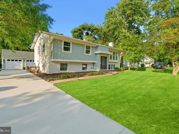 1112 Neal Dr, Alexandria, VA 22308