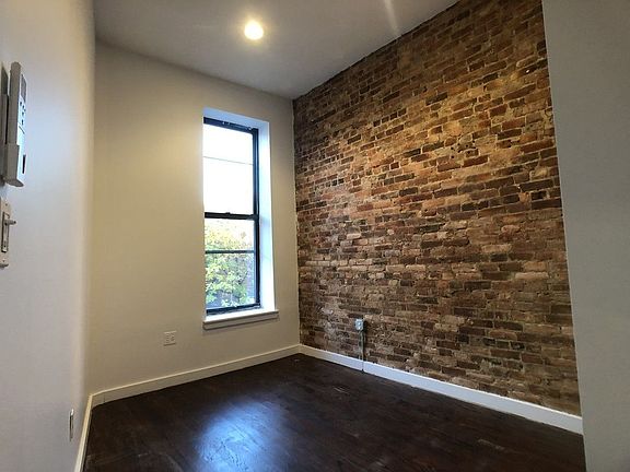 4th image of 310 Tompkins Ave APT 2A