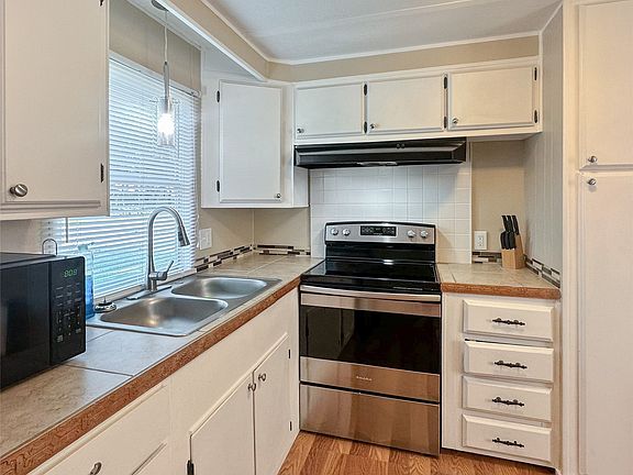 5th image of 130 Chaparral Dr