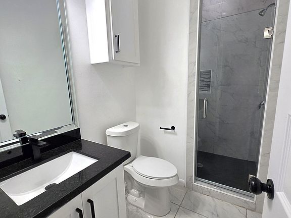 4th image of 1006 N Woodson Ave #3