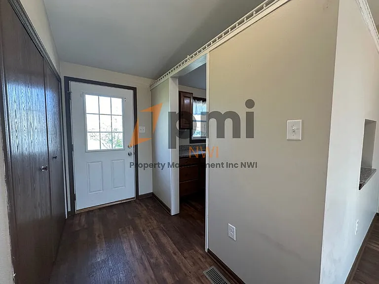 404 Saginaw Dr — Photo 3