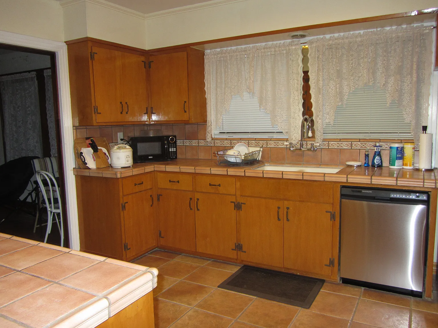 5 bed, 1961 sqft, $3,480 — Photo 4