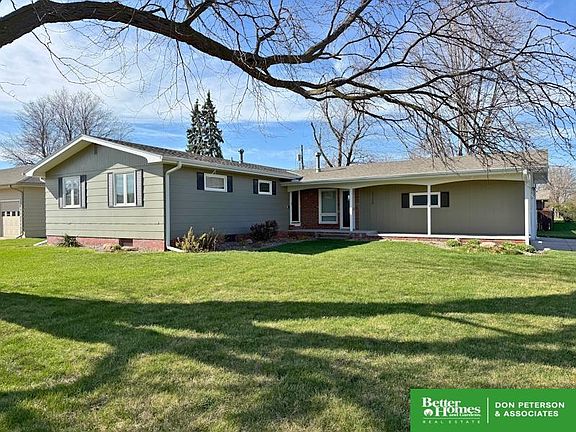 2nd image of 2328 Parkview Dr