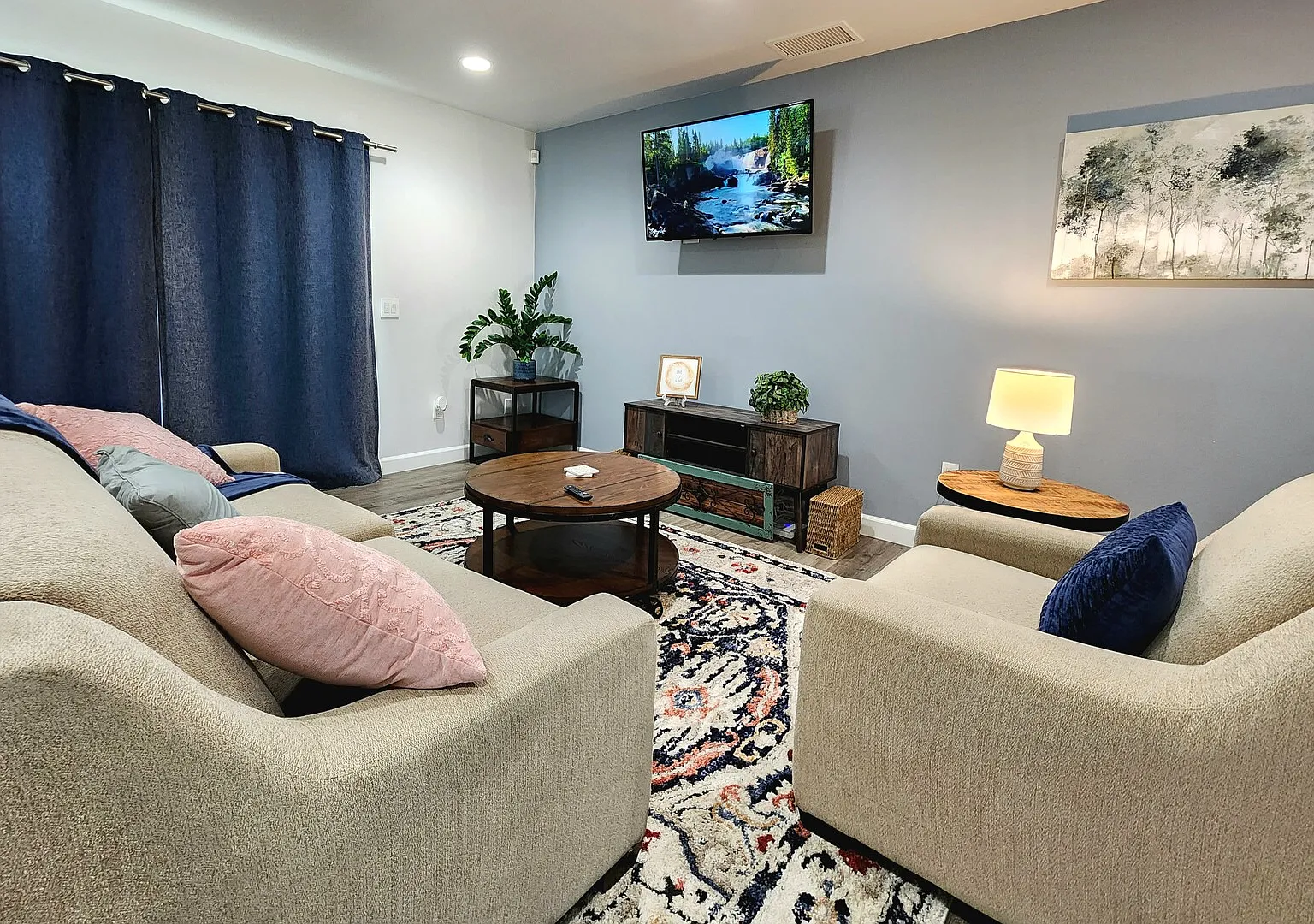 Stylish Serenity for Families and Pets — Photo 3