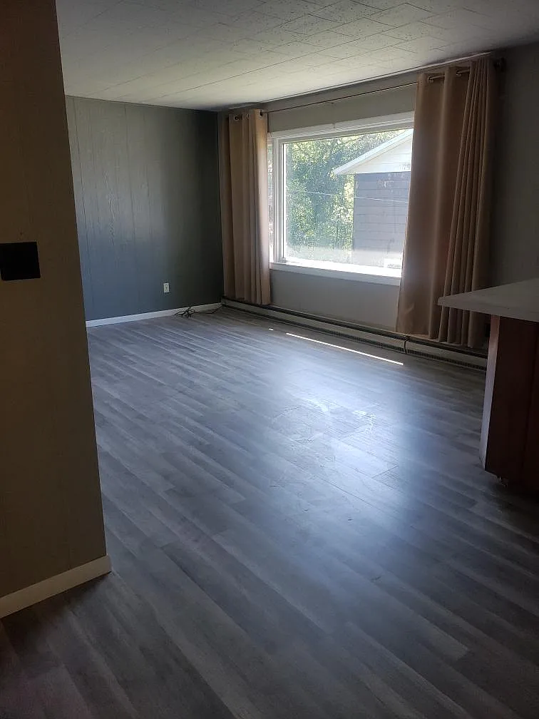 211 West Merrill Avenue - 1/2 — Photo 2