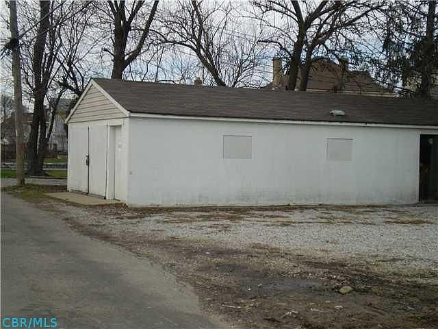 2 Car Detached Garage