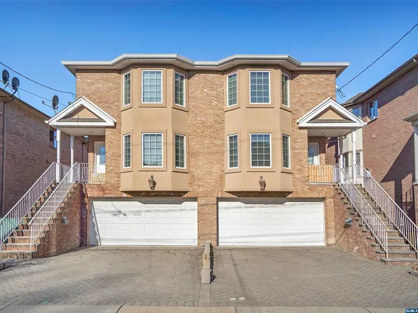 323 3rd St #B, Palisades Park, NJ 07650