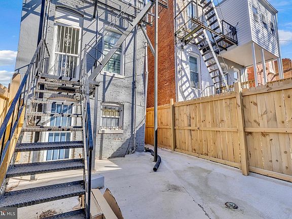 3rd image of 2920 Parkwood Ave