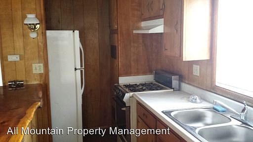 3rd image of 841 Pine Knot Ave