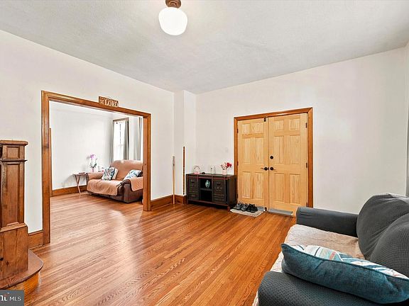 4th image of 219 Crawford Ave