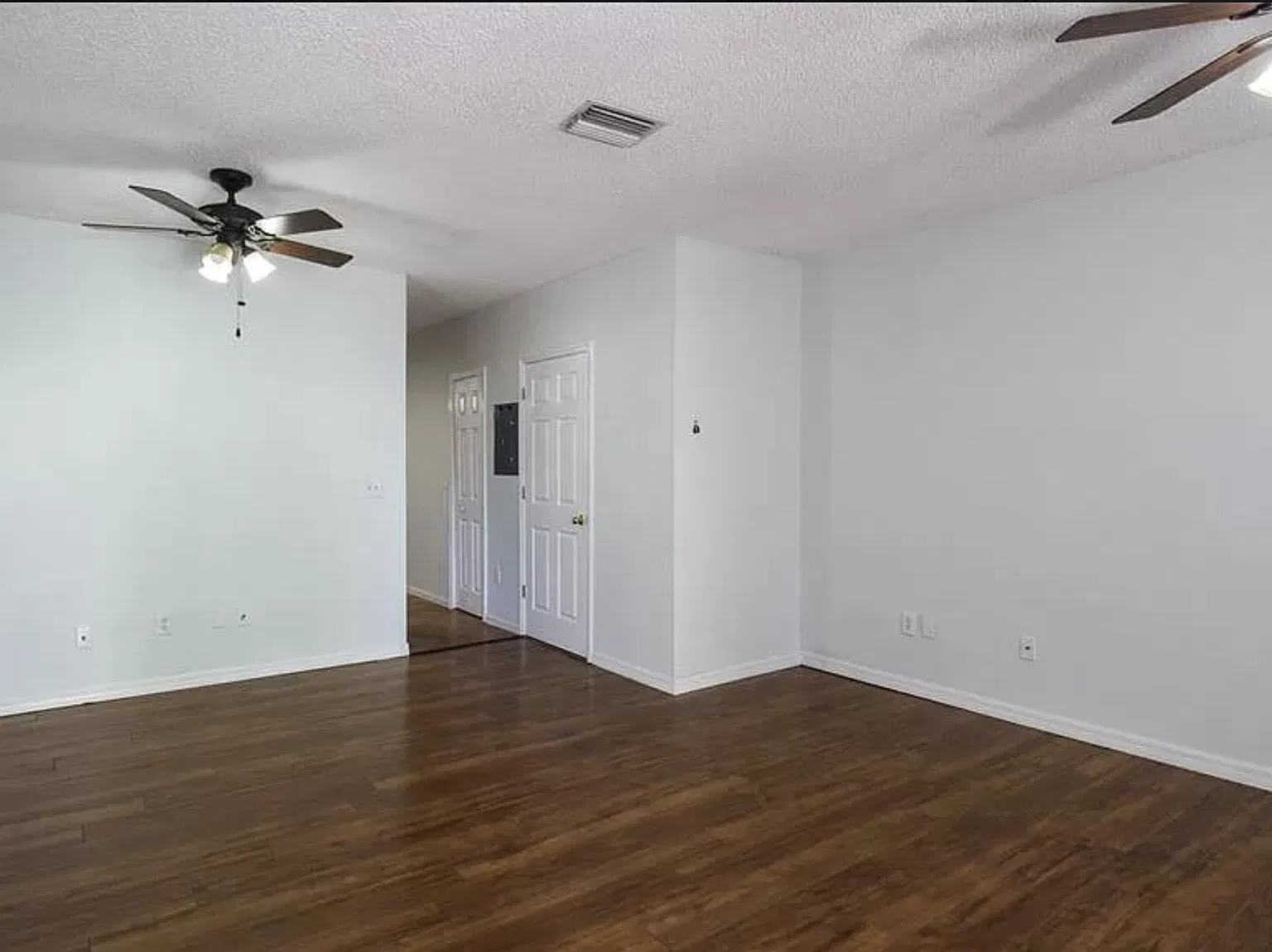 3 bed, 2.5 bath, 1506 sqft, $2,200 — Photo 3