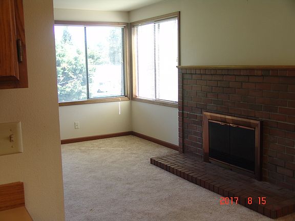 4th image of 165 1st Ave NW