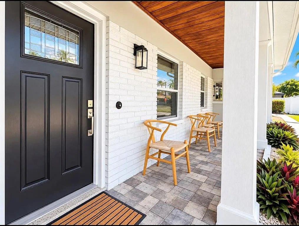 3 bed, 2.0 bath, 1679 sqft, $4,300 — Photo 2