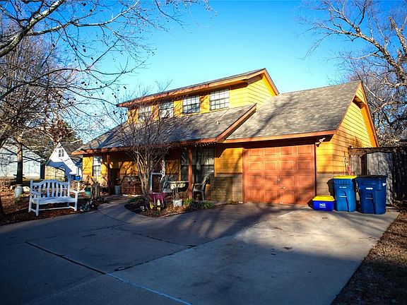 3rd image of 2202 E Crestwood Dr