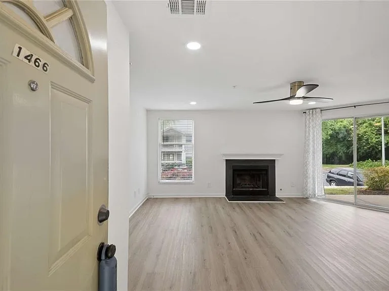 1466 Keys Crossing Dr NE — Photo 2