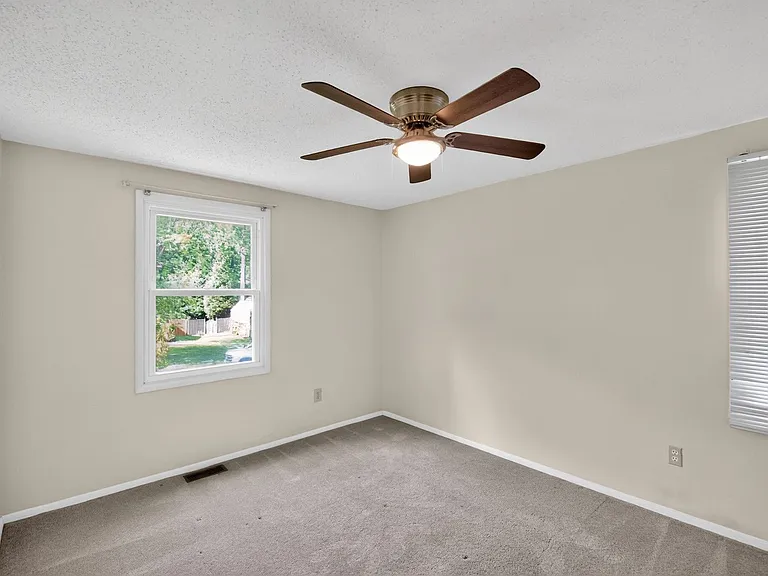 3388 Chelsea Dr — Photo 12