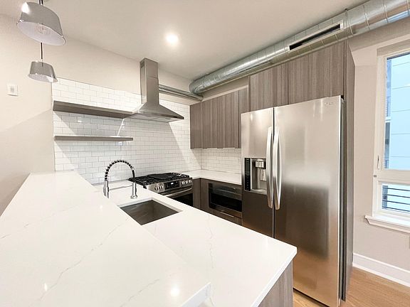 4th image of 3204 Capri Ct #206
