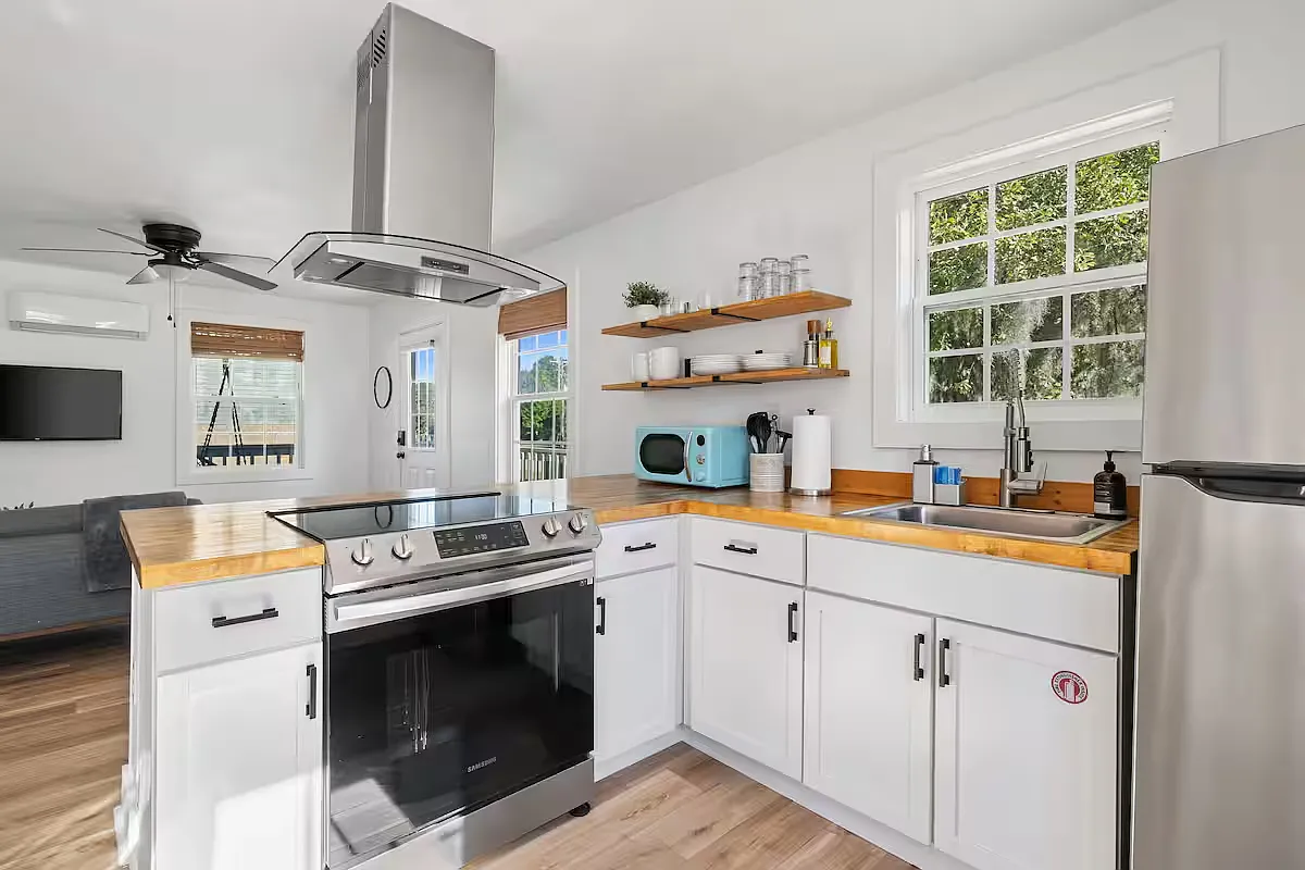 2 bed, 750 sqft, $2,200 — Photo 3