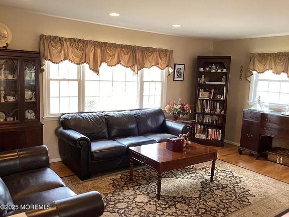 5th image of 22 Roslyn Drive