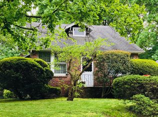 190 E 17th St, Huntington Station, NY 11746