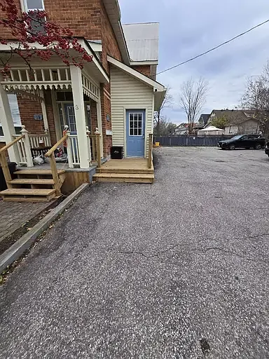 Building Photo - 19 Albert St N #2