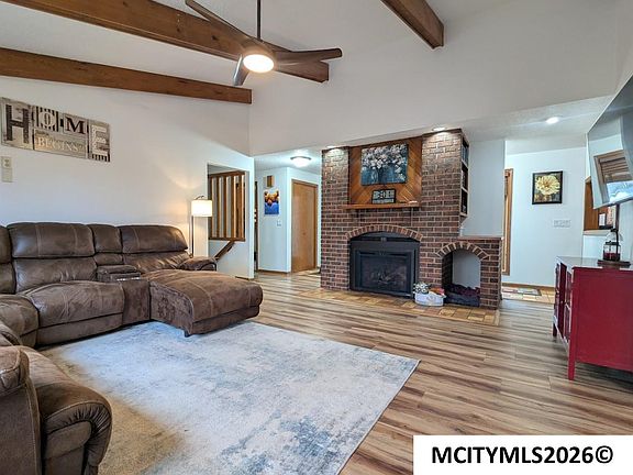 5th image of 10 College Cir