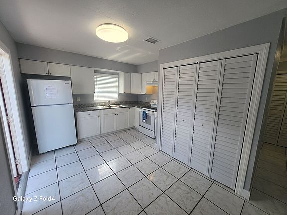 4th image of 5702 N Lincoln Ave #5706-C